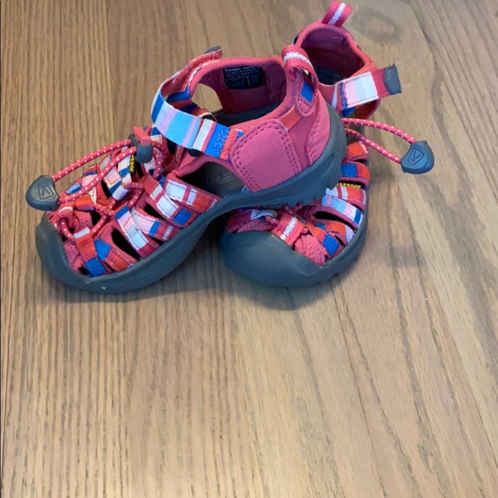 Pink keen shoes